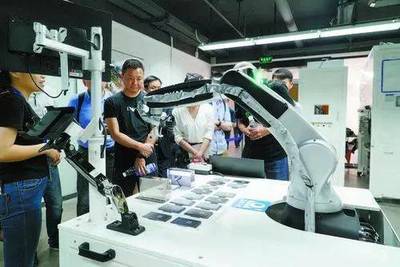 中国首次!松山湖国际机器人产业基地创始人李泽湘获这个国际大奖!